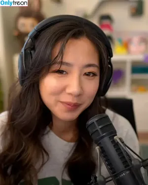 Fuslie / Leslie nude photo #0854