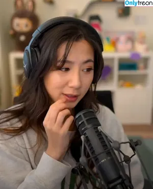 Fuslie / Leslie nude photo #0856