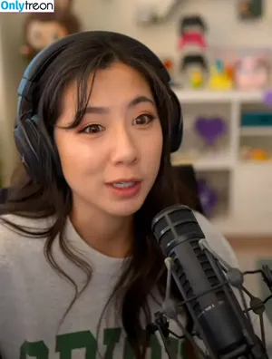 Fuslie / Leslie nude photo #0857
