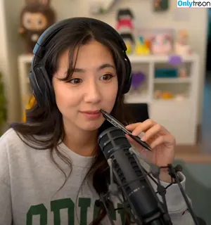 Fuslie / Leslie nude photo #0860