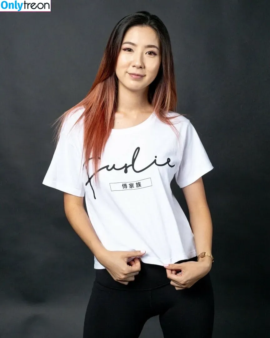 Fuslie голая photo #0403 (Leslie)