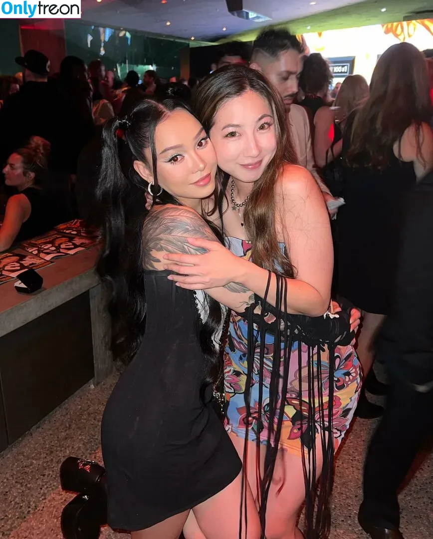 Fuslie голая photo #0410 (Leslie)