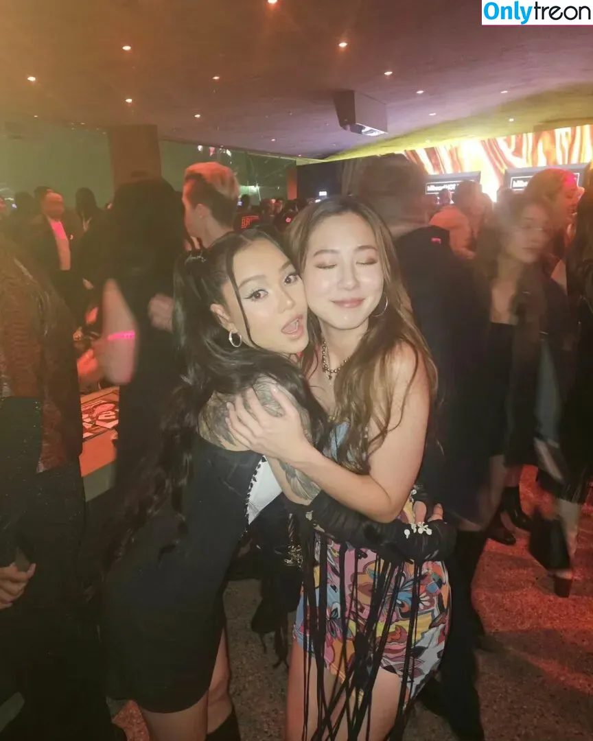 Fuslie голая photo #0411 (Leslie)