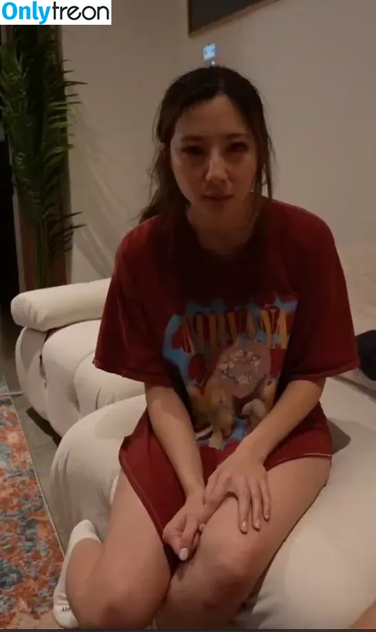 Fuslie nude photo #0466 (Leslie)
