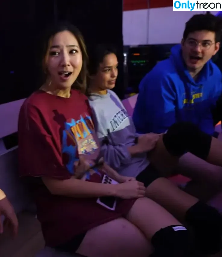 Fuslie nude photo #0472 (Leslie)