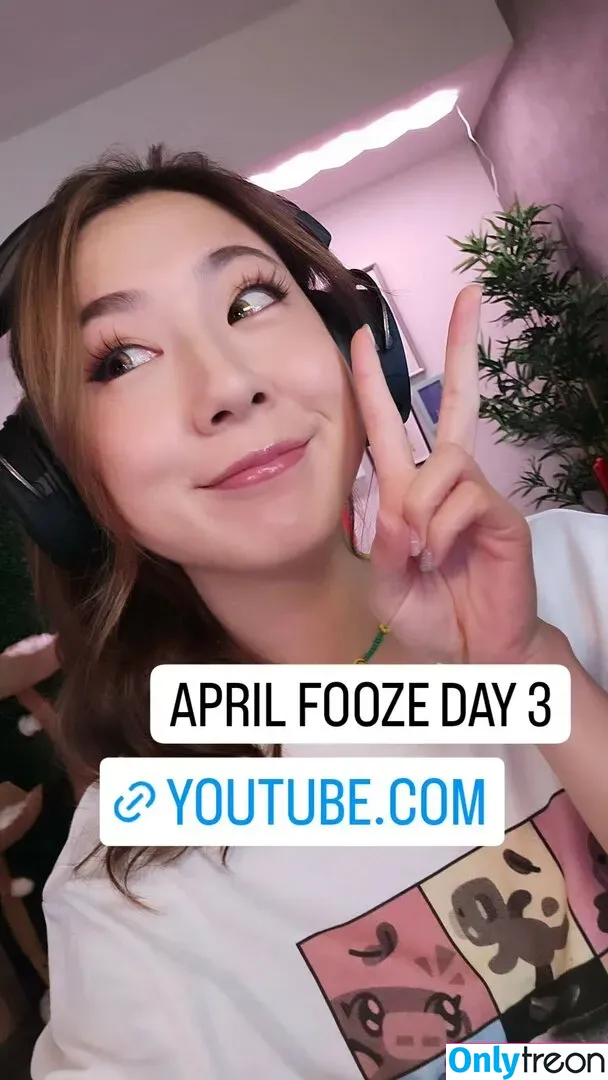 Fuslie nude photo #0490 (Leslie)