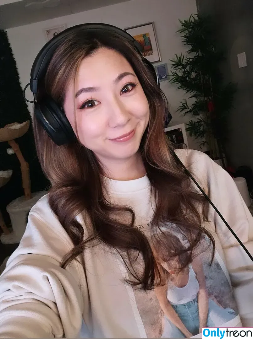 Fuslie nude photo #0509 (Leslie)