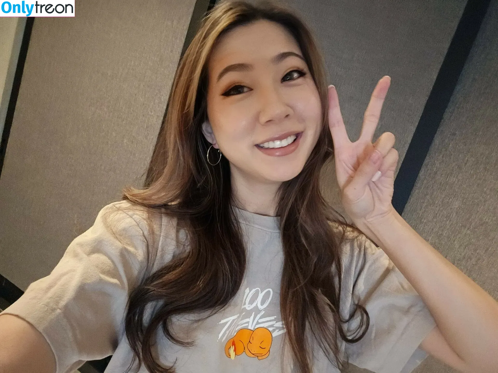 Fuslie nude photo #0511 (Leslie)