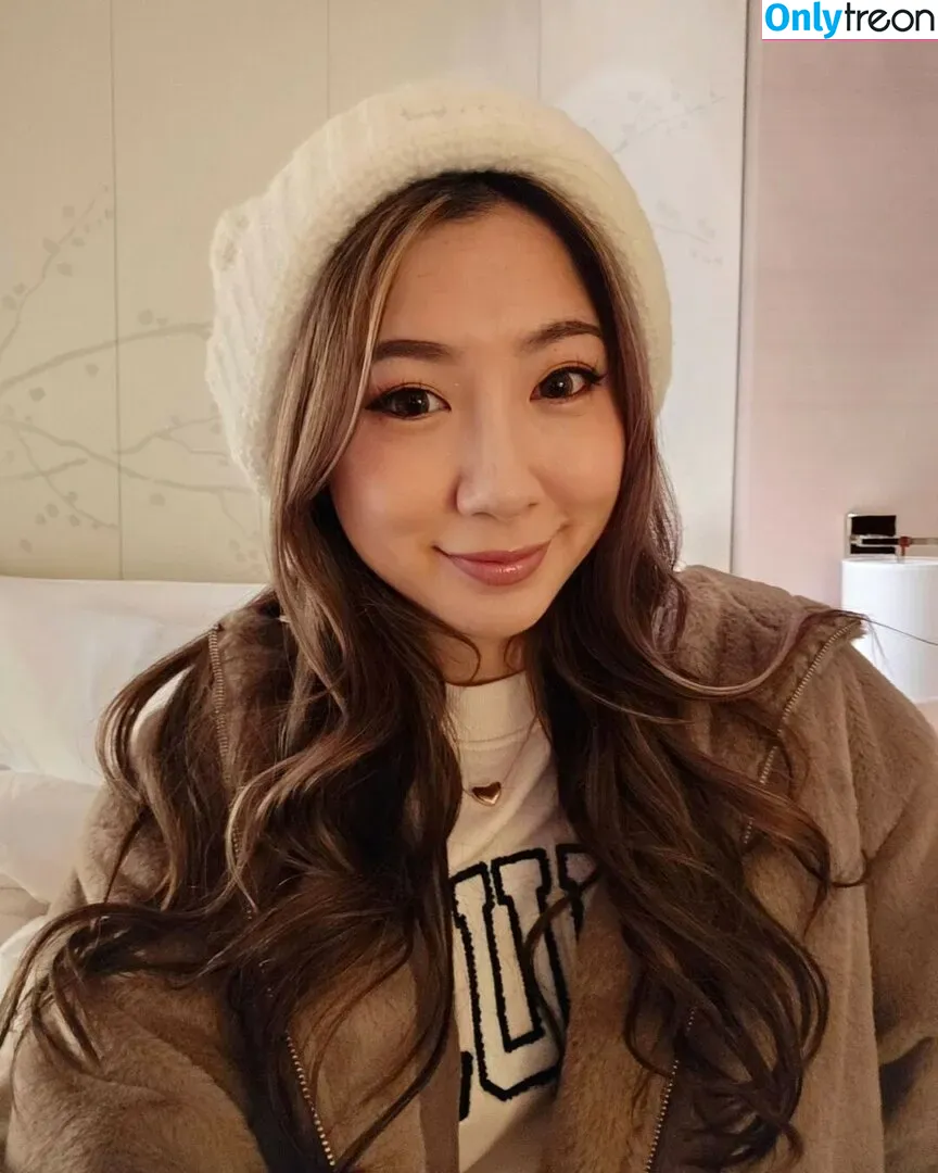 Fuslie nude photo #0516 (Leslie)