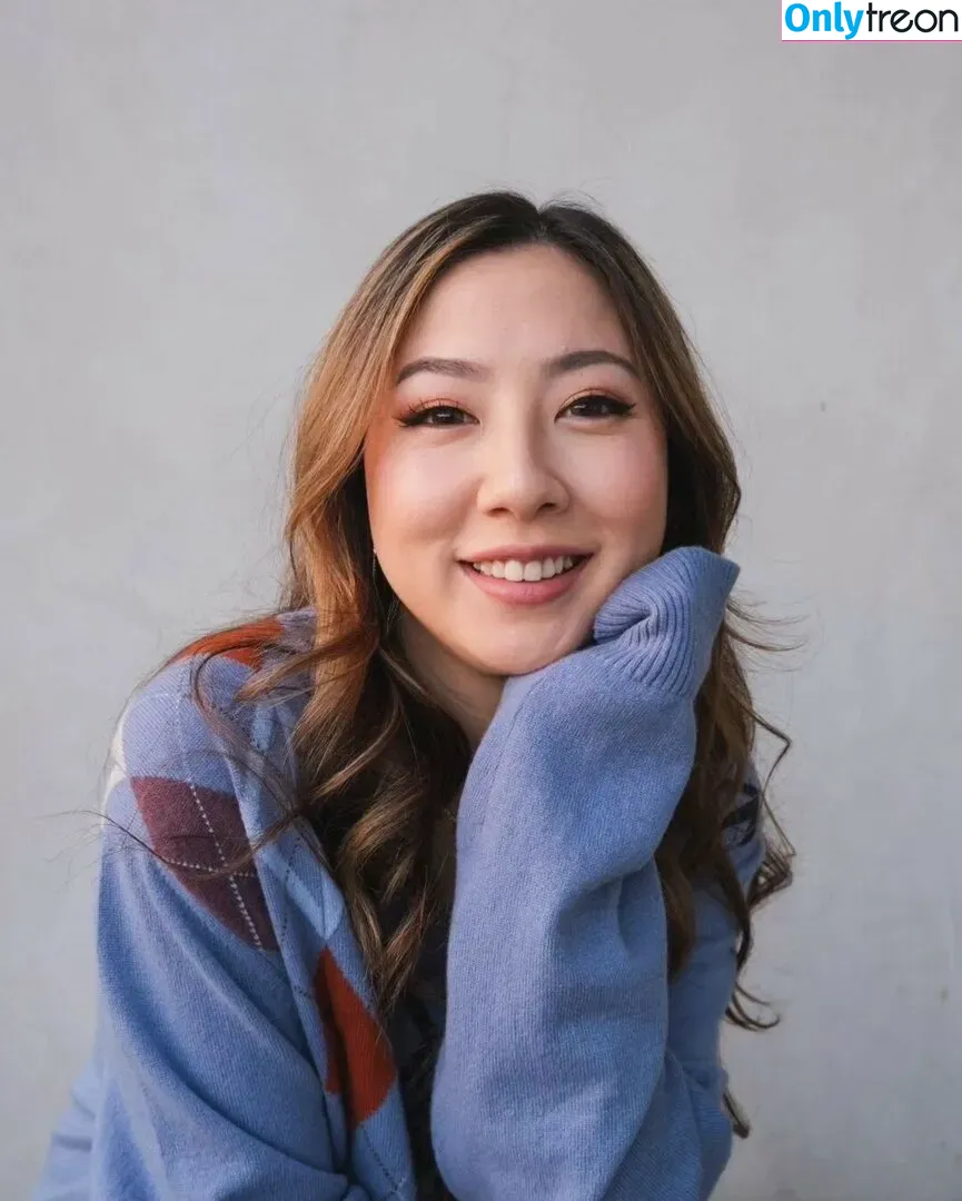 Fuslie голая photo #0538 (Leslie)