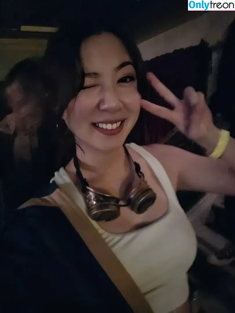 Fuslie голая photo #0667 (Leslie)