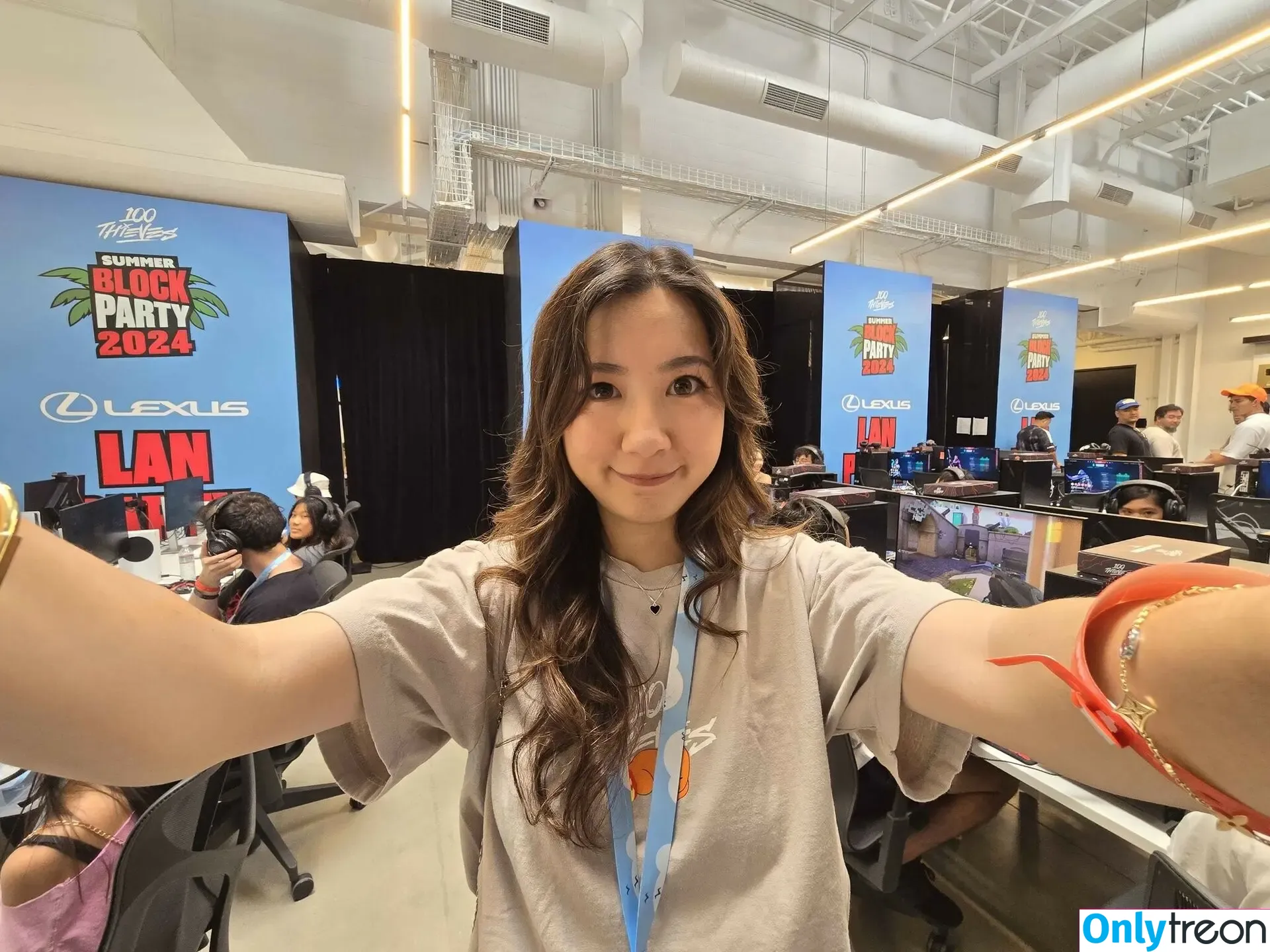 Fuslie голая photo #0697 (Leslie)