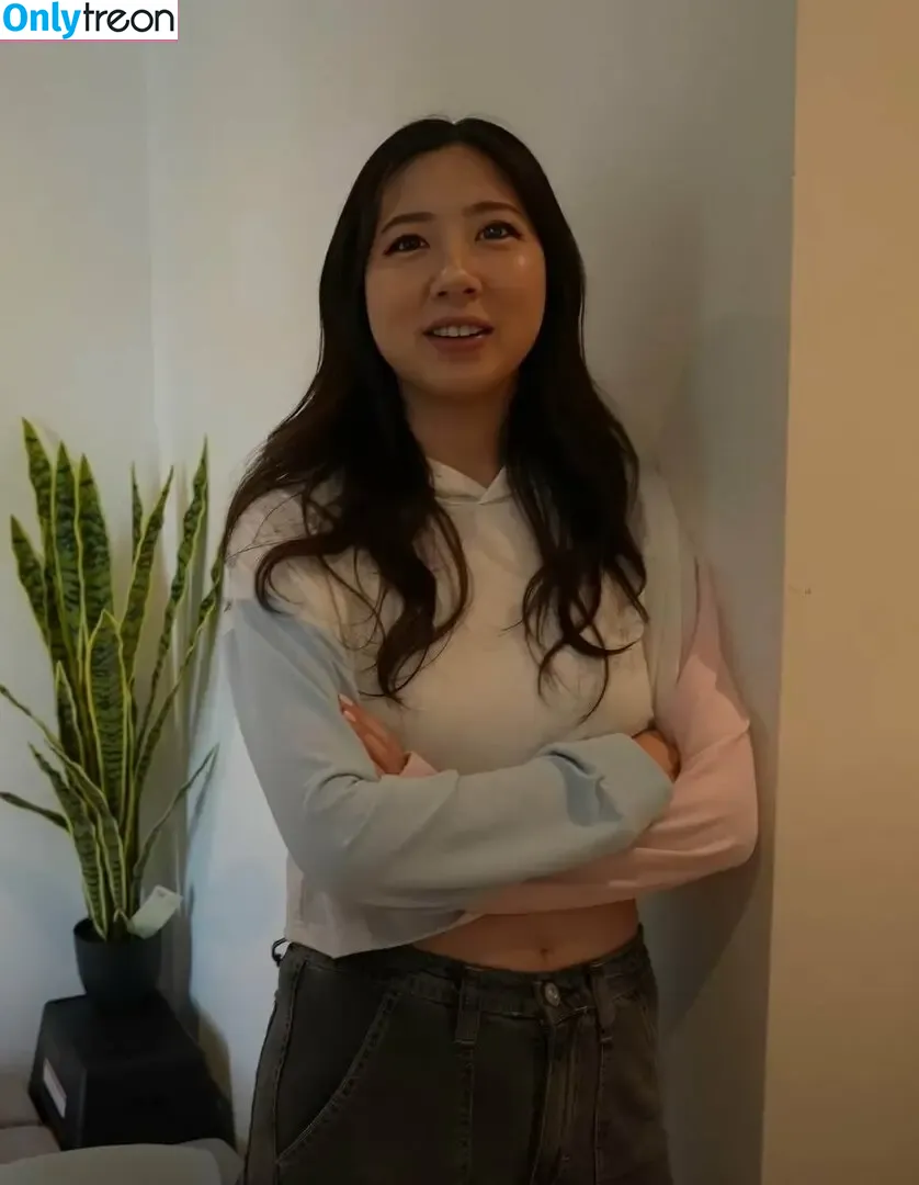 Fuslie nude photo #0703 (Leslie)