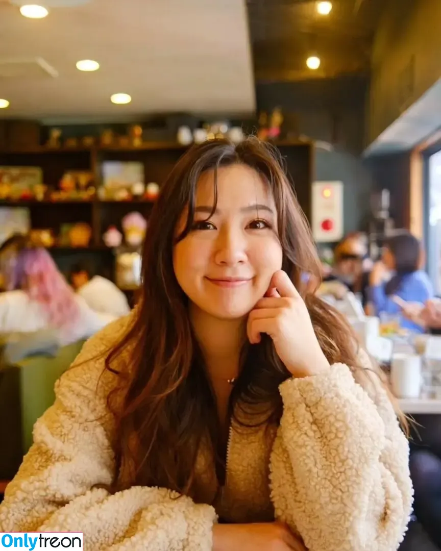 Fuslie голая photo #0728 (Leslie)