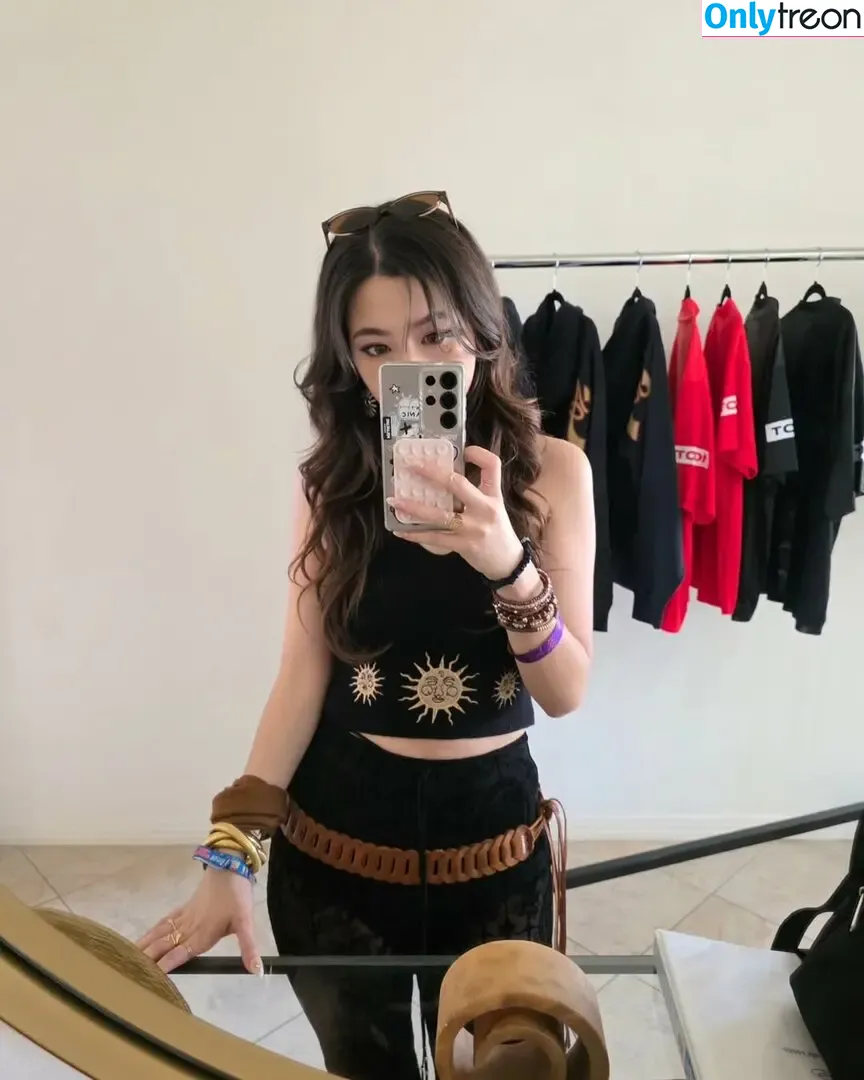 Fuslie nude photo #0742 (Leslie)