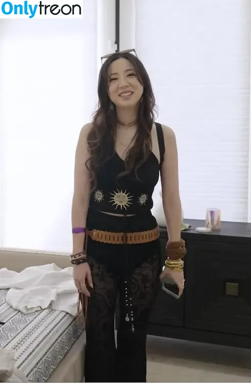 Fuslie nude photo #0754 (Leslie)