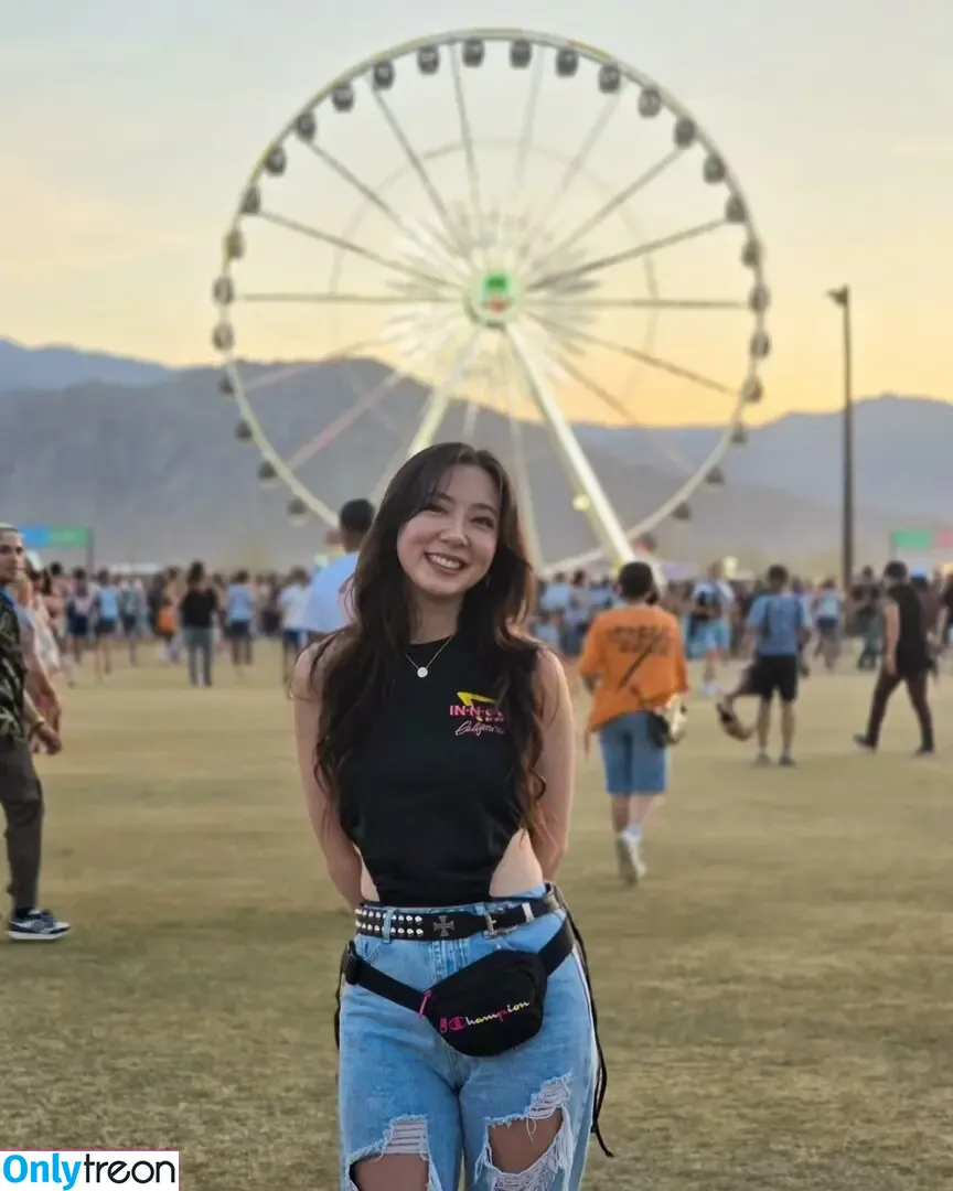 Fuslie nude photo #0767 (Leslie)