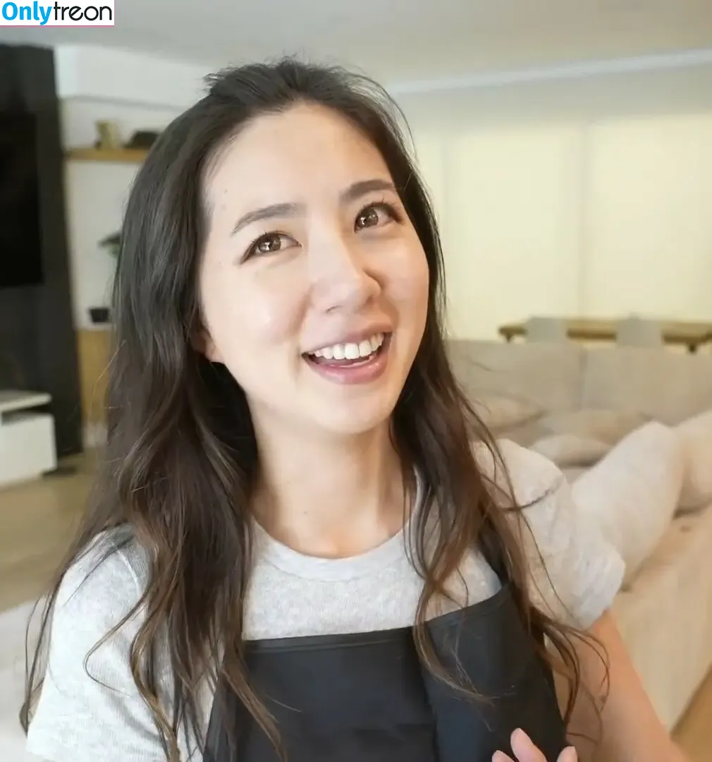 Fuslie nude photo #0787 (Leslie)
