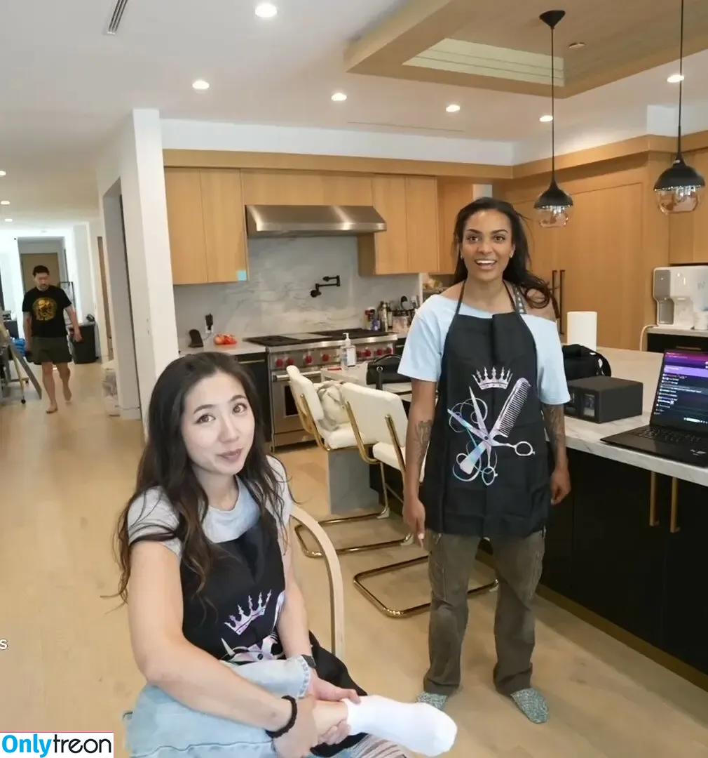 Fuslie nude photo #0788 (Leslie)