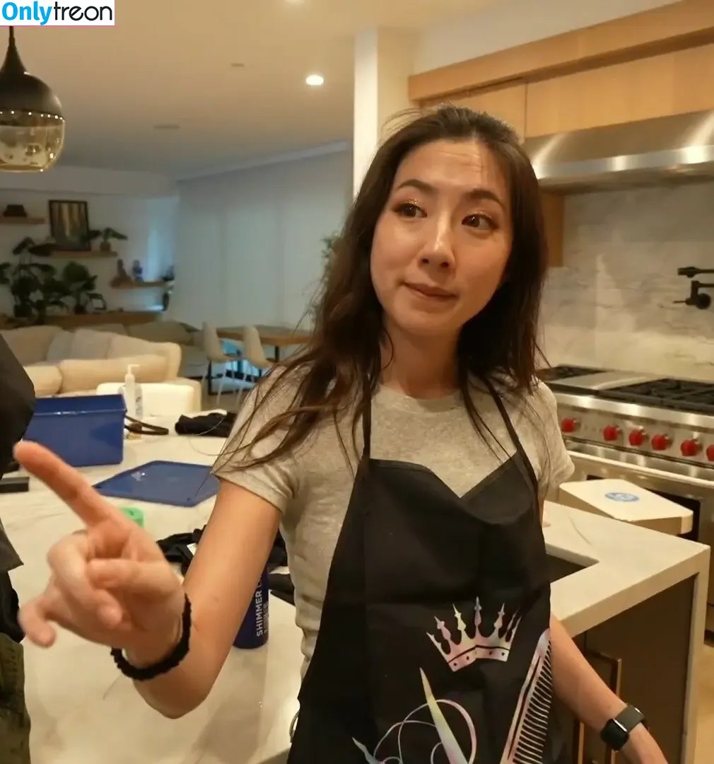 Fuslie nude photo #0794 (Leslie)