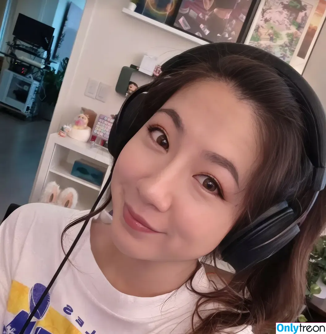 Fuslie nude photo #0796 (Leslie)