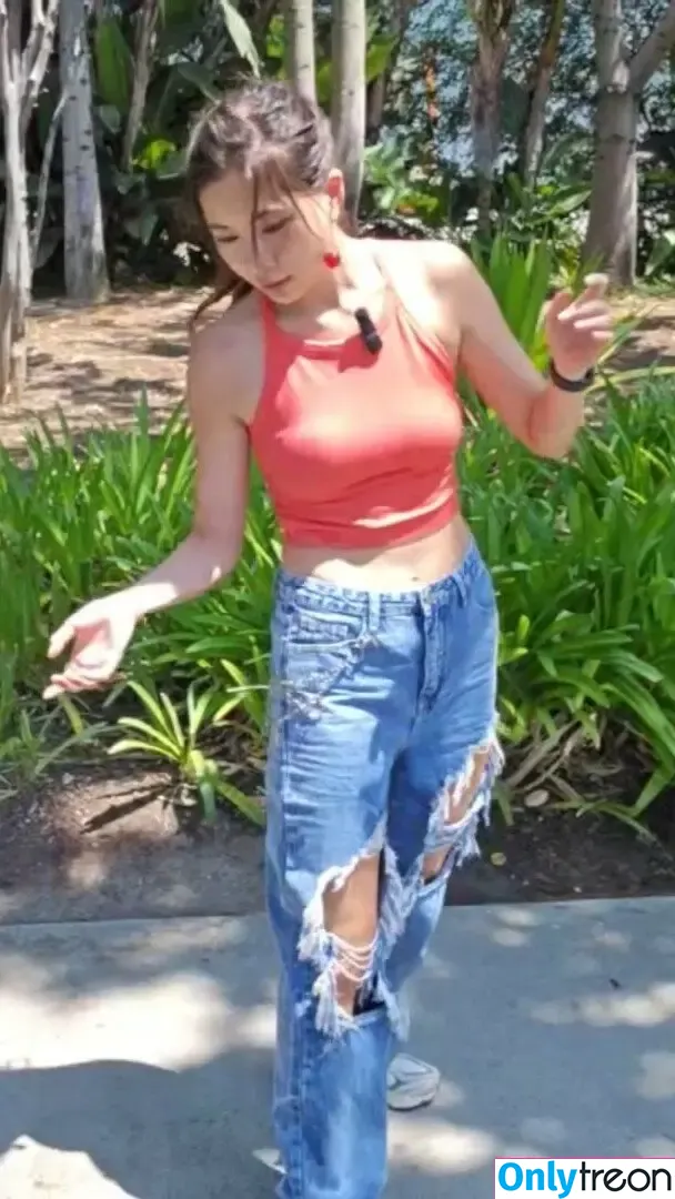 Fuslie nude photo #0810 (Leslie)