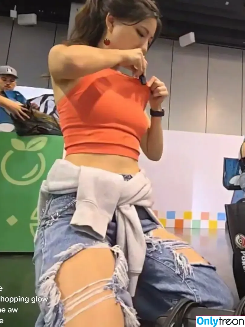 Fuslie nude photo #0811 (Leslie)