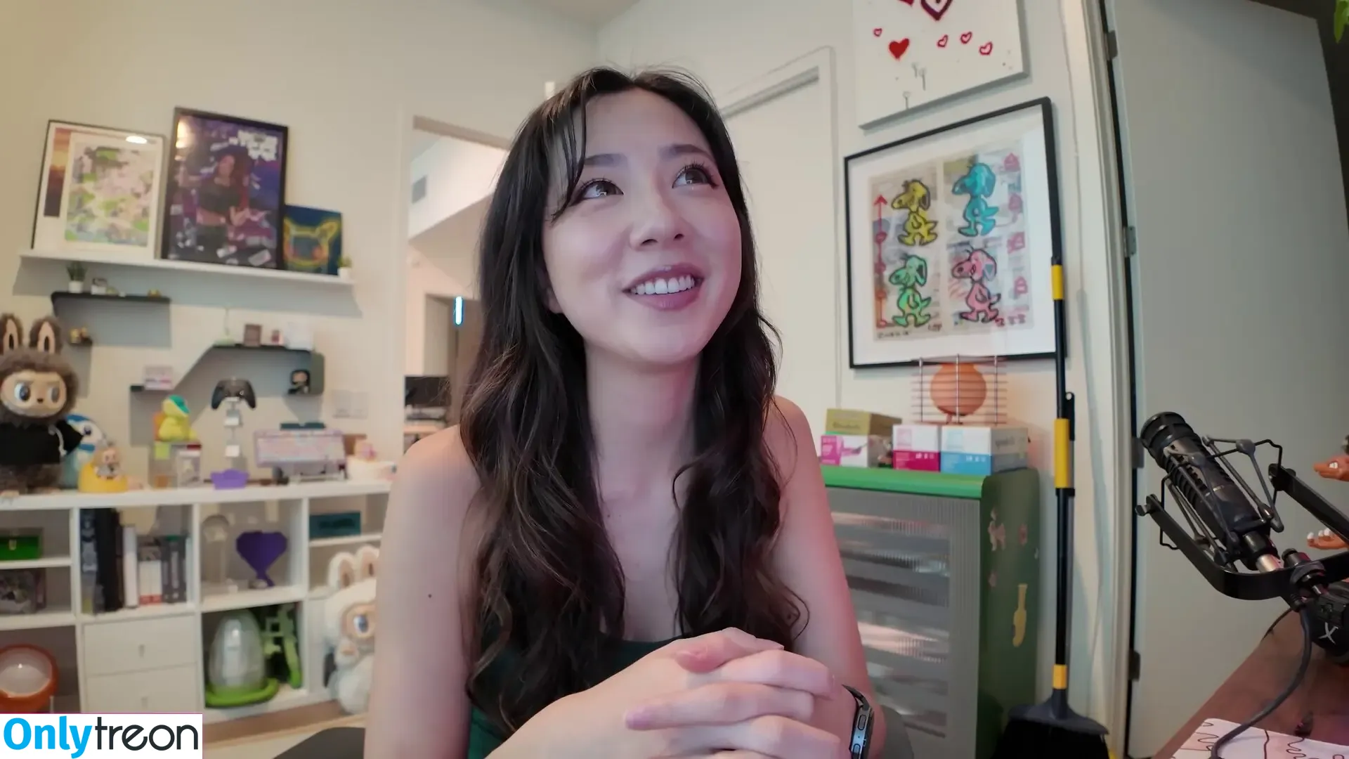 Fuslie nude photo #0835 (Leslie)