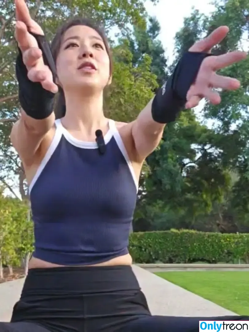 Fuslie nude photo #0840 (Leslie)