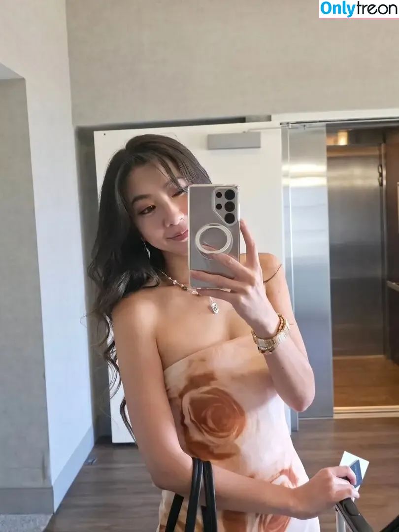 Fuslie nude photo #0843 (Leslie)