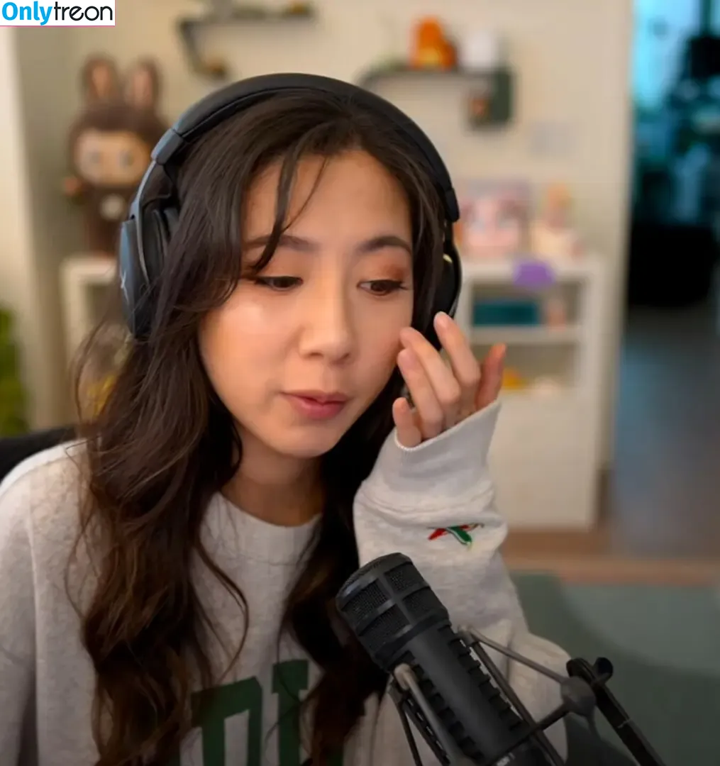 Fuslie nude photo #0846 (Leslie)