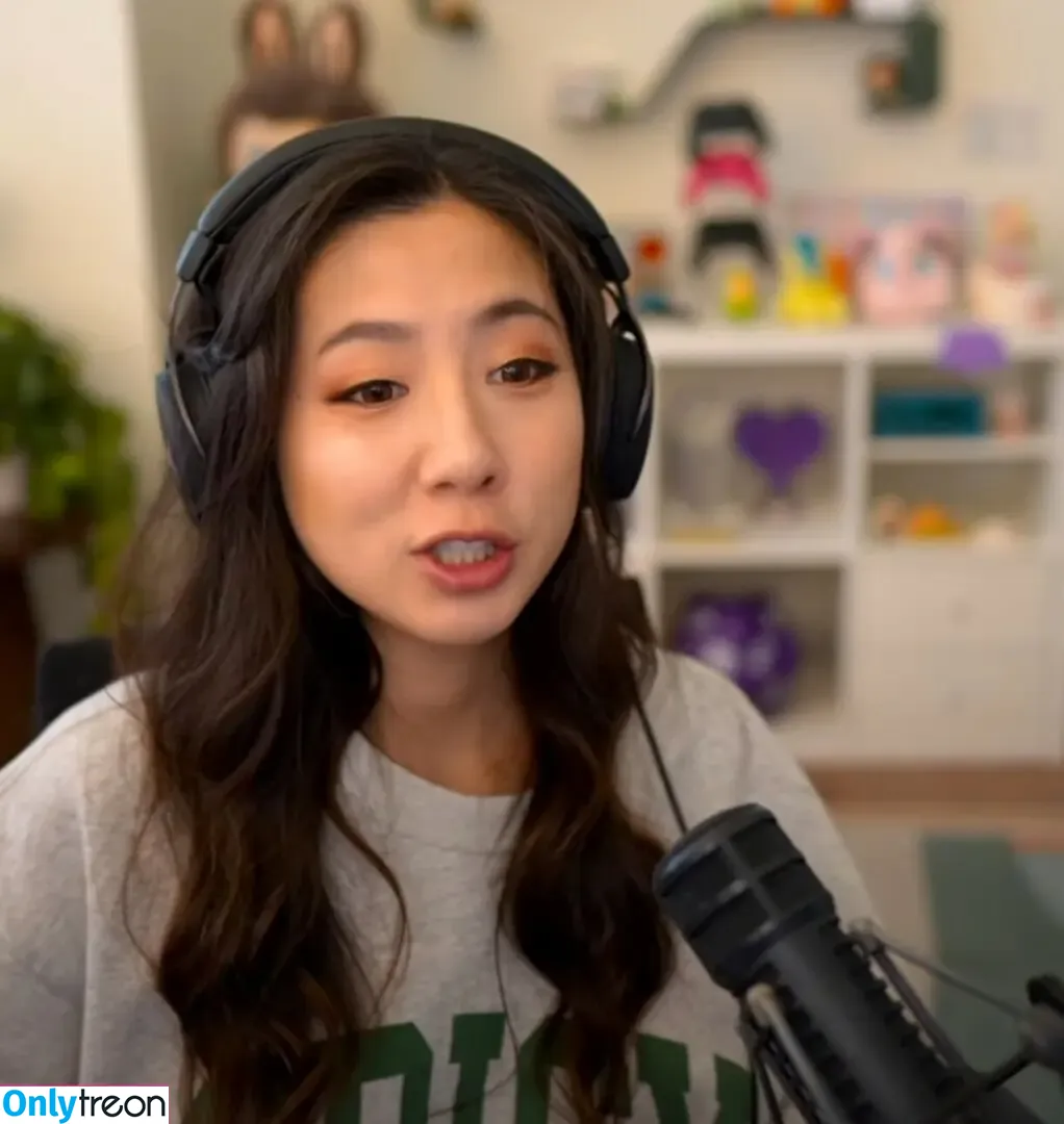 Fuslie nude photo #0847 (Leslie)
