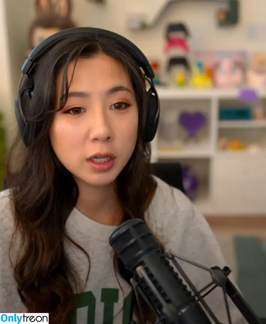 Fuslie nude photo #0848 (Leslie)