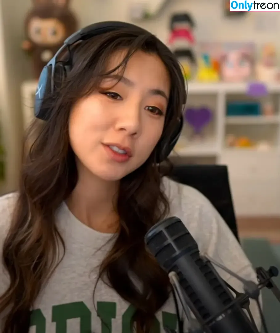 Fuslie nude photo #0853 (Leslie)