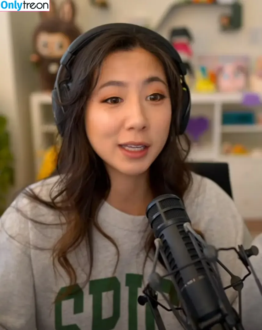 Fuslie nude photo #0855 (Leslie)