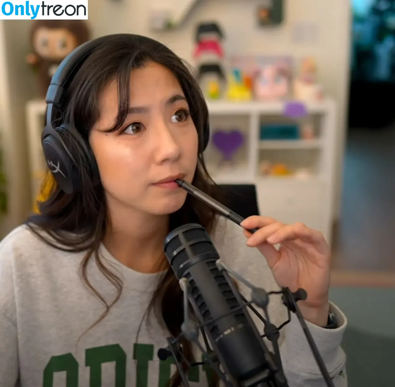 Fuslie nude photo #0858 (Leslie)