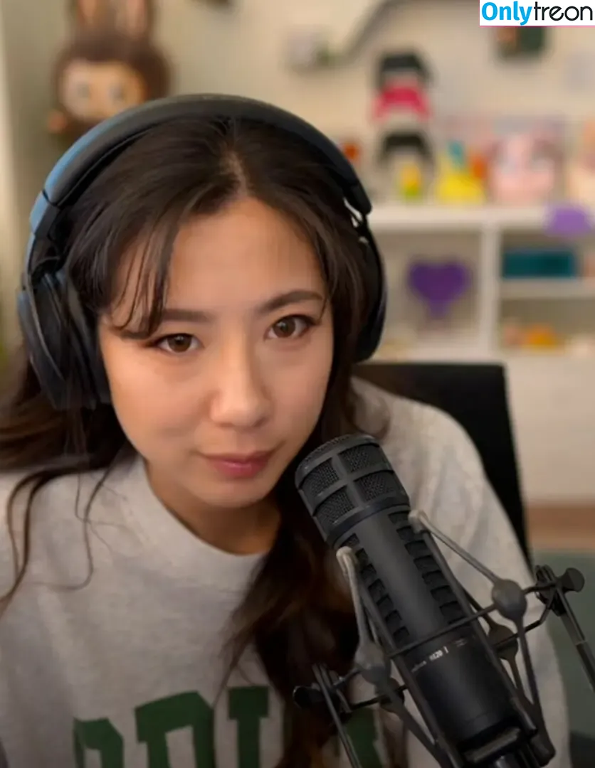 Fuslie nude photo #0861 (Leslie)