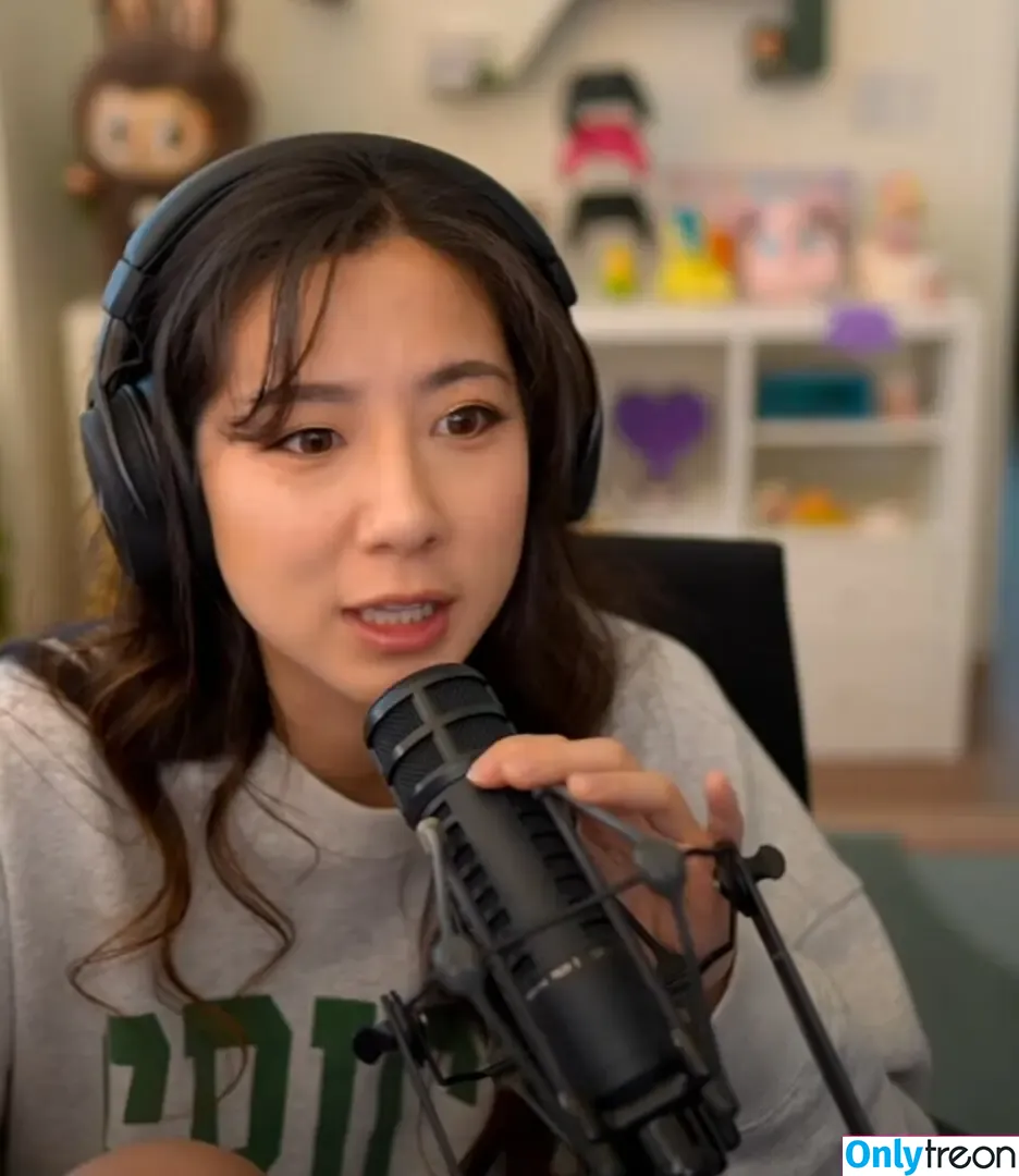 Fuslie nude photo #0863 (Leslie)