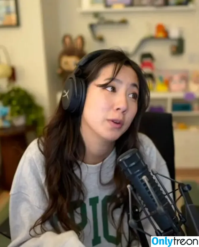 Fuslie nude photo #0864 (Leslie)