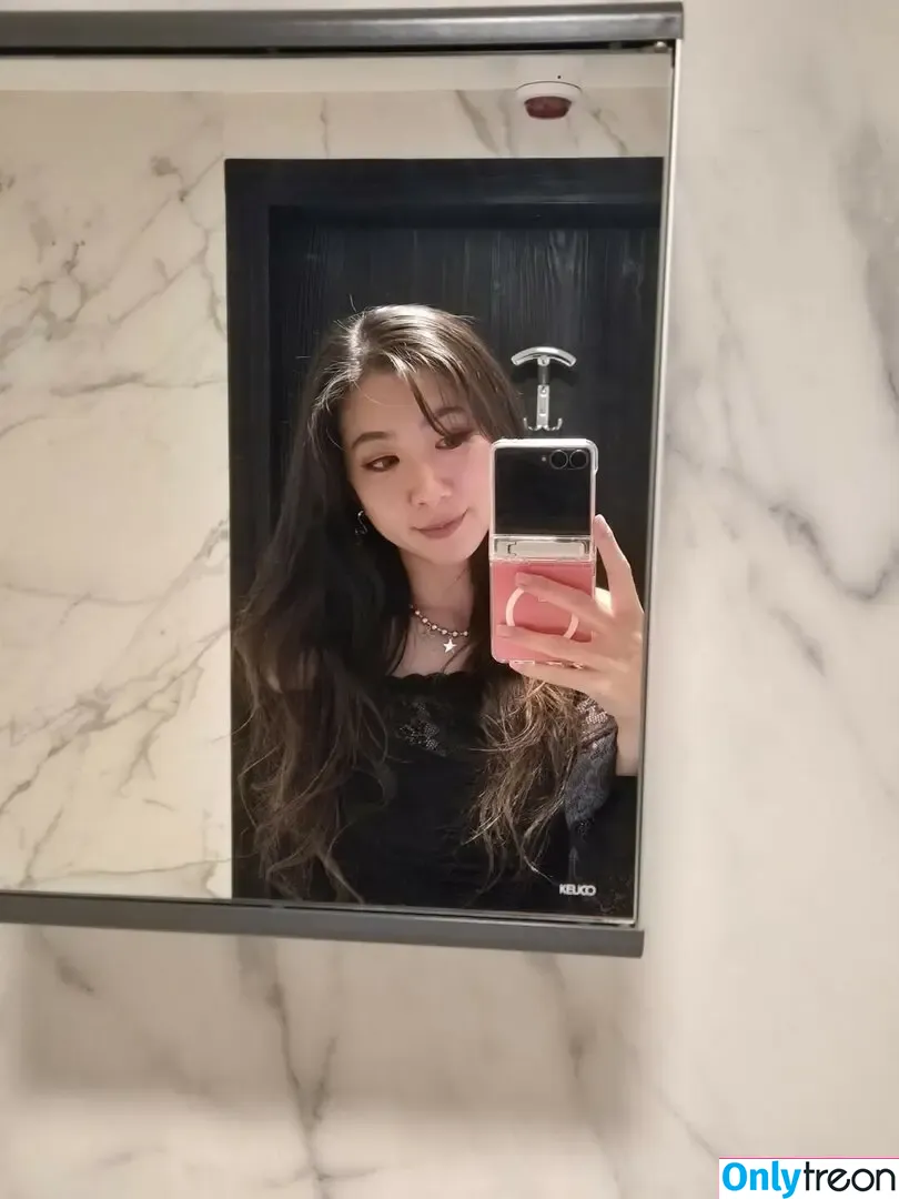 Fuslie nude photo #0867 (Leslie)