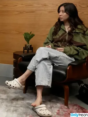 Fuslie (Leslie) / fuslie nude photo #0004