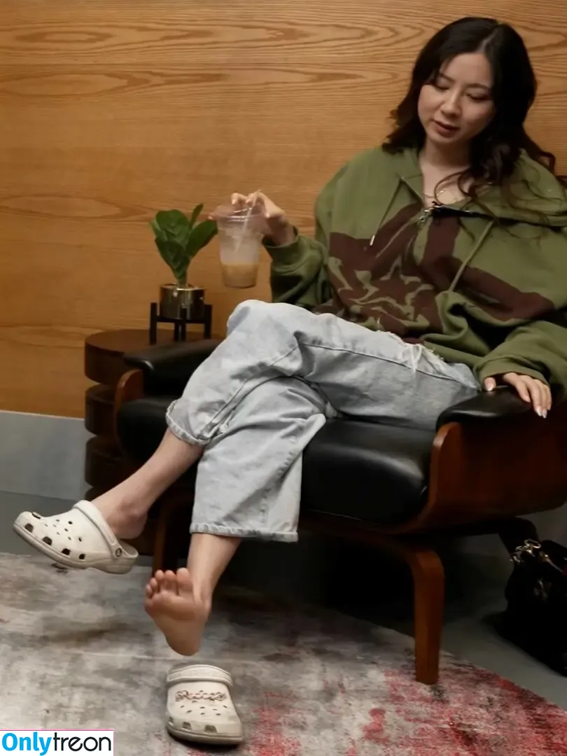 Fuslie (Leslie) nude photo #0001 (fuslie)