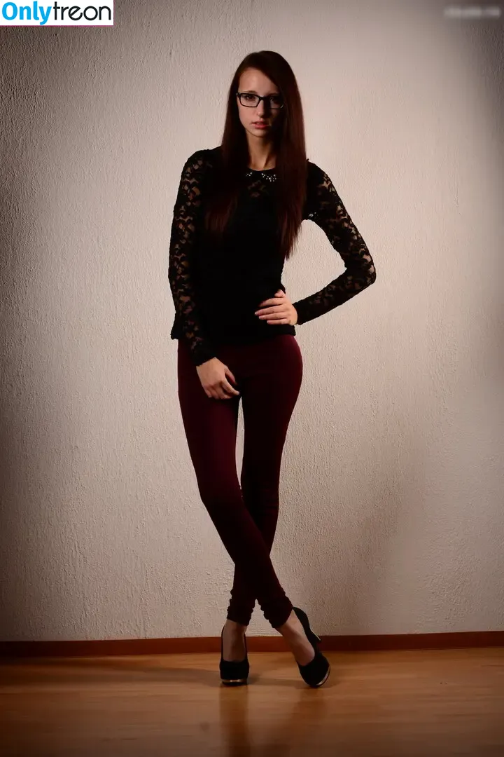 Fuxy голая photo #0027 (itssarahhoskins)