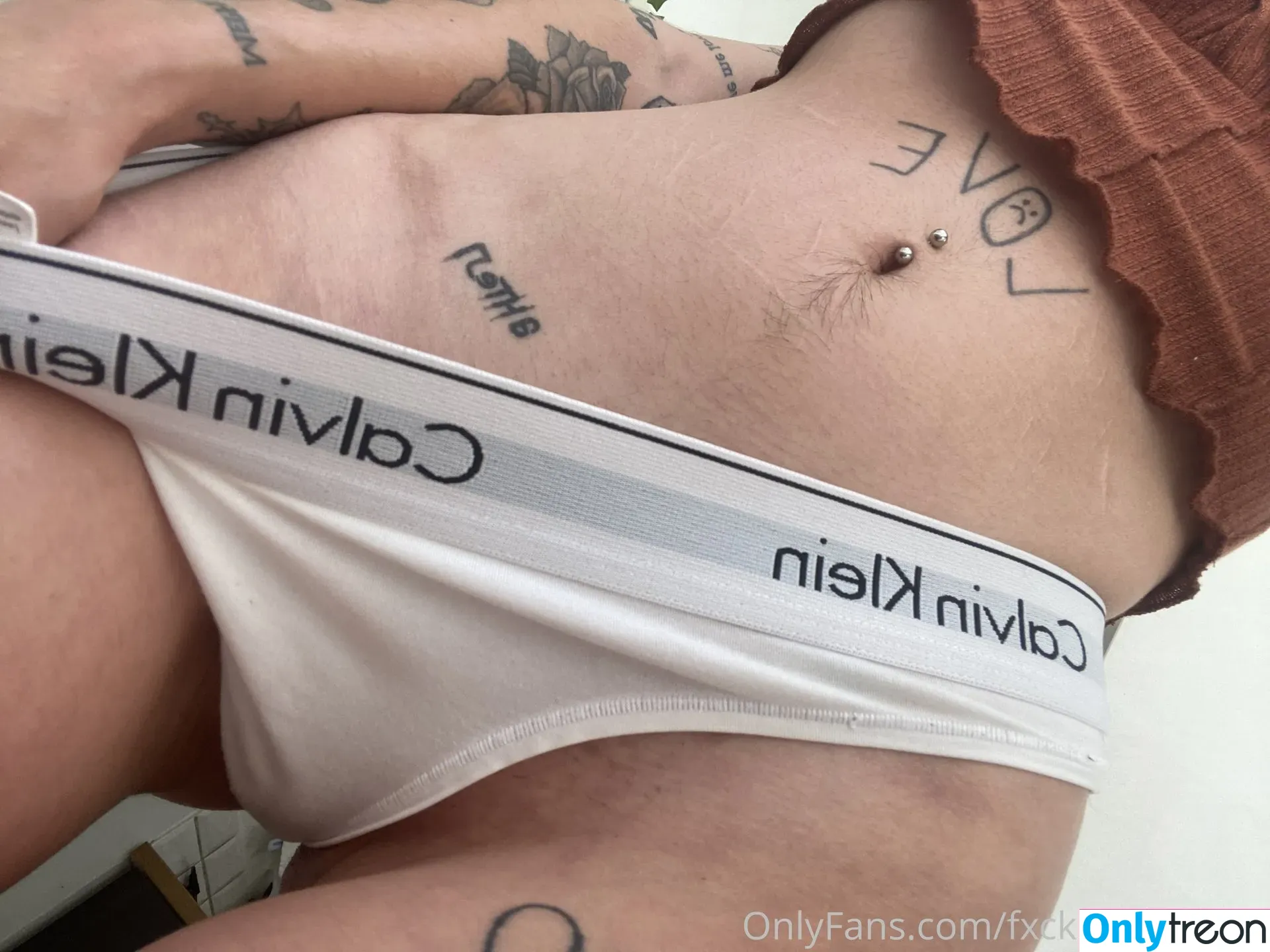 Fxckingkcobain nude photo #0011 (Fxckingkcobain)