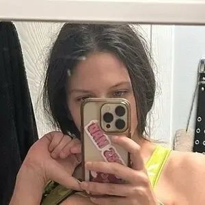 Fypwaifu nude photo #0002
