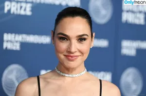 gal_gadot / inked_hriss фото голая #3027
