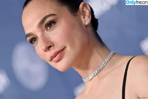 gal_gadot / inked_hriss фото голая #3042