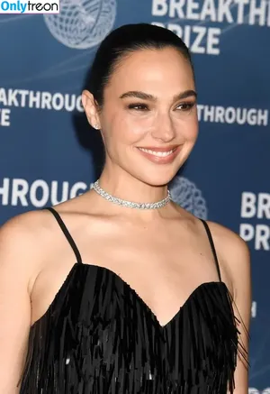 gal_gadot / inked_hriss фото голая #3045