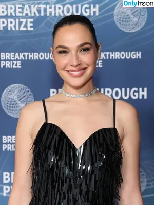 gal_gadot / inked_hriss фото голая #3050