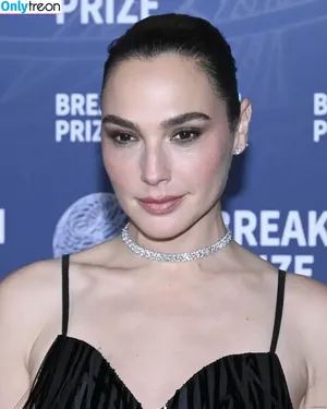 gal_gadot / inked_hriss фото голая #3051
